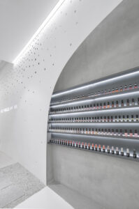 thiết kế nội thất showroom nails 