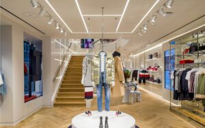 Thiết kế nội thất showroom thời trang quần áo
