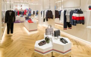 Thiết kế nội thất showroom thời trang quần áo