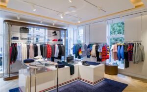 Thiết kế nội thất showroom thời trang quần áo